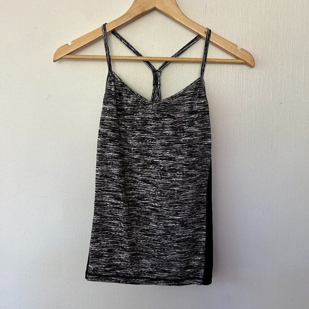 Cabi Athletic Tank Top Womens Small Racerback V-neck Black Shelf Bra Style 802